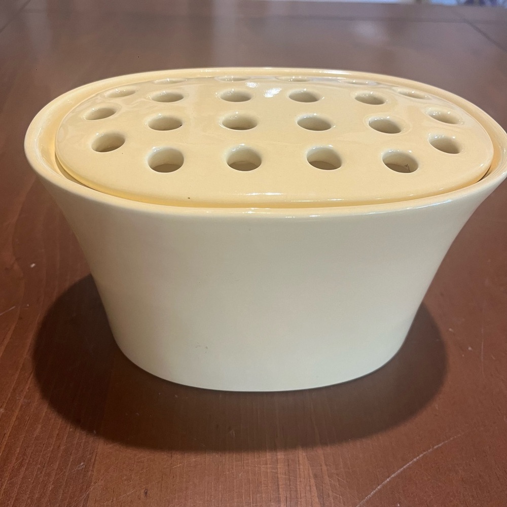 Southern Living At Home Oval Arrange It Easy Vase Yellow Flower Frog Ceramic